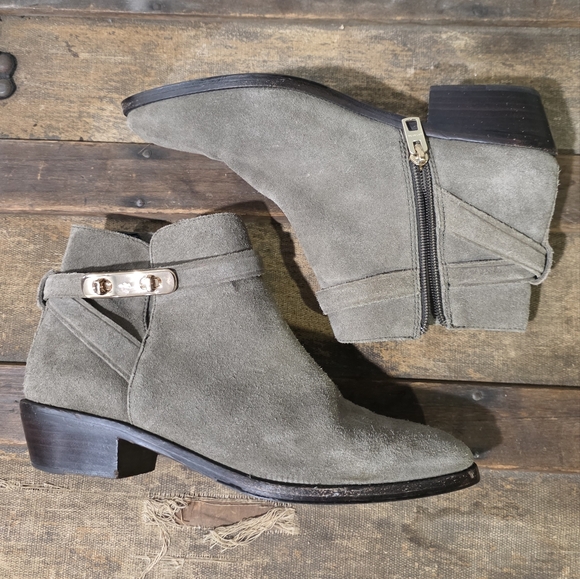 Coach Colleen Designer Gray Suede Ankle Bootie with Side Zip Closure. 8.5 - Picture 7 of 12